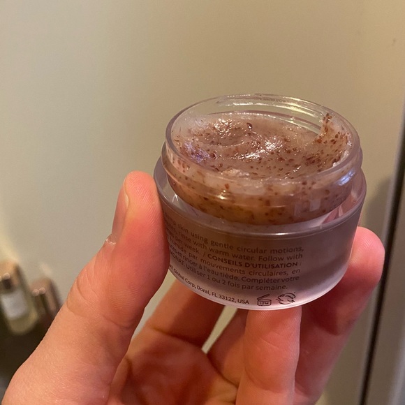 Monat Berry Refined Scrub - Picture 9 of 10